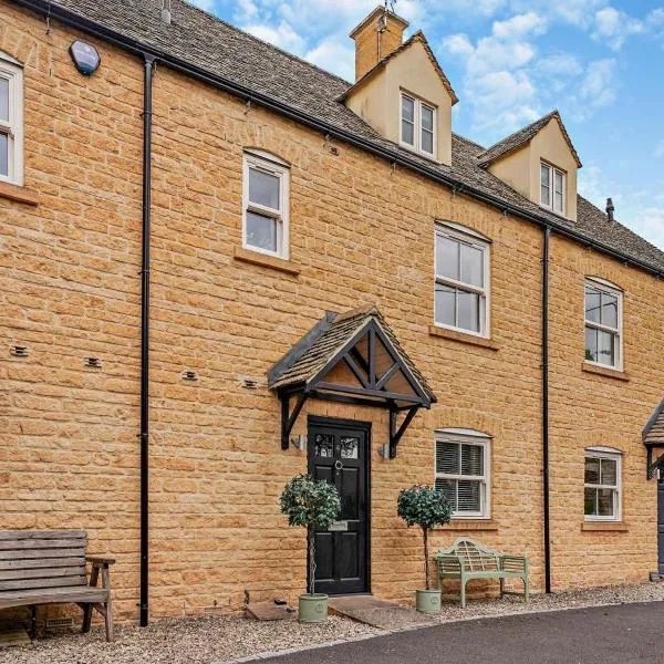 4 Bed in Cheltenham oc-62039, hotel di Bourton on the Water