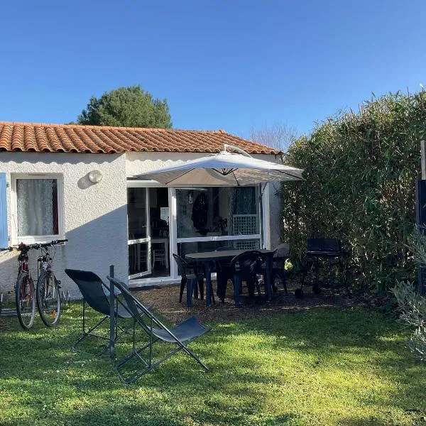 Maison DOLUS 4pers dans Résidence Privée avec Piscine et SPA, ξενοδοχείο σε Dolus d'Oléron