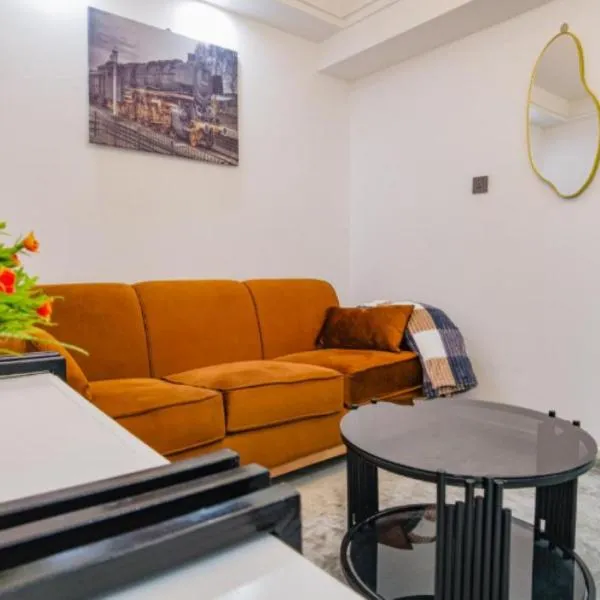 Modern 1 BR City views Kilimani 12th floor Luxury, Hotel in Nairobi
