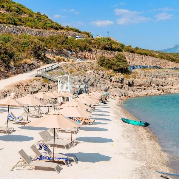 Lustica Bay Marina Village by 2BHome, hotel di Luštica