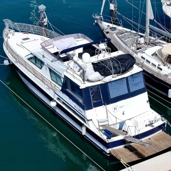 NAVÏ - Yacht à quai au cœur de Sète - Terrasse & Flybridge - 2 à 8 personnes, Hotel in Sète