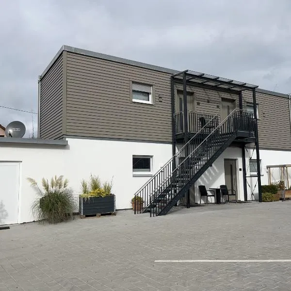 Schäfer Apartments، فندق في Oberderdingen