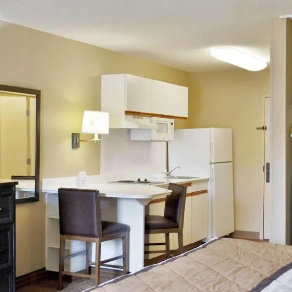 Viesnīca Candlewood Suites Beachwood Cleveland by IHG pilsētā Bīčvuda