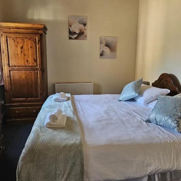 The Dickleburgh Crown, готель у місті Дісс