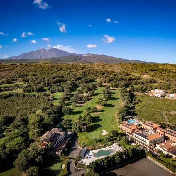 Picciolo Etna Golf Resort & Spa, Curio Collection by Hilton, hotelli kohteessa Castiglione di Sicilia