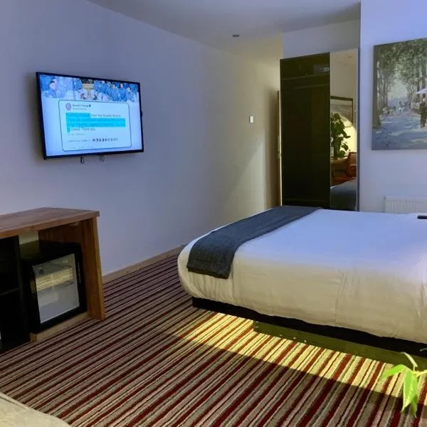 The Waterfront Lodges, Hotel in Bulkington