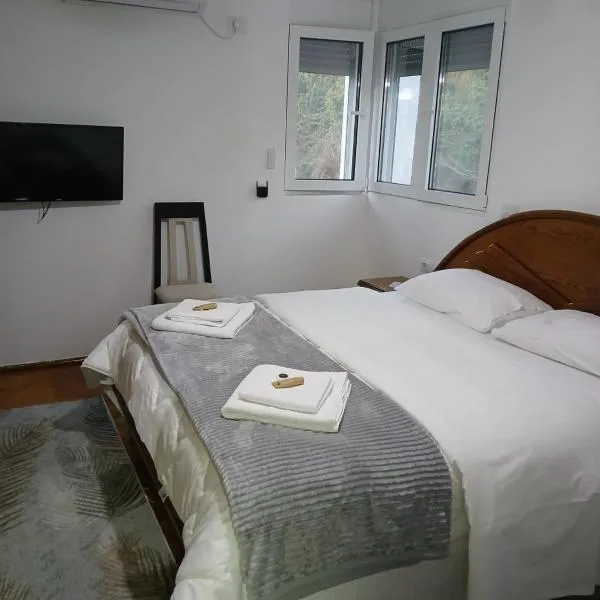 Apartament Qetesia, hotel di Çorovodë