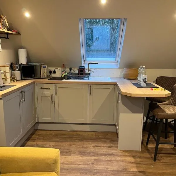 We proudly present to you our brand new Studio36!, hotel v mestu Witney