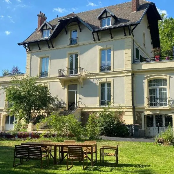 Le Château, hotelli kohteessa Saint-Rémy-lès-Chevreuse