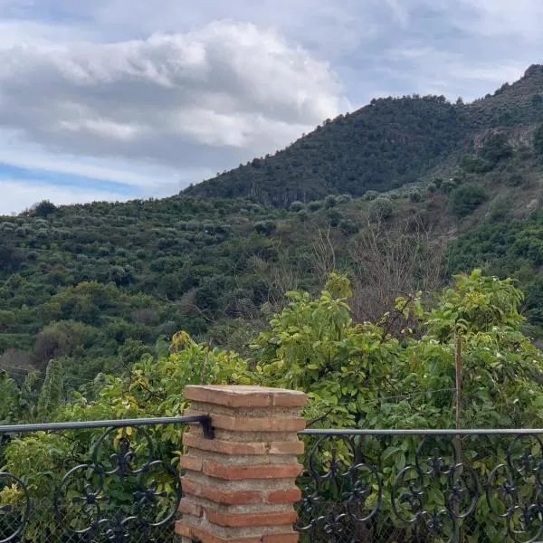 Hostel Los Guajares, hotel sa Guájar-Faragüit