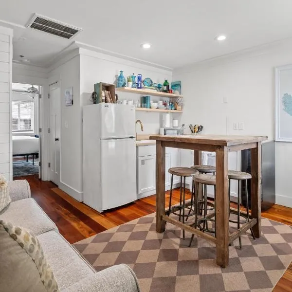 폴리 비치에 위치한 호텔 The Folly Feeling, 1 Block to Beach