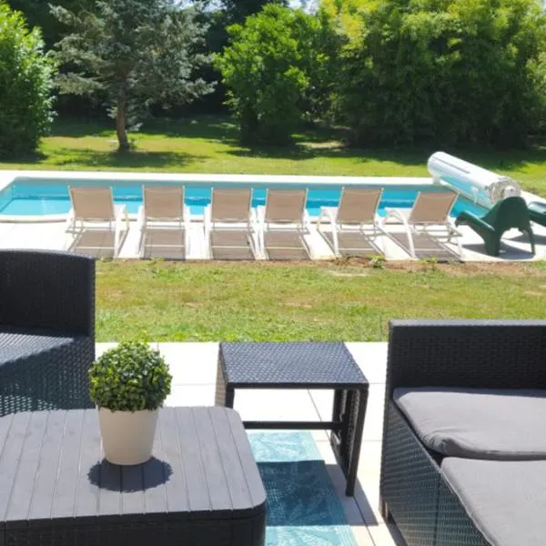 La villa du lac à Mesnil Saint Père, hotel in Mesnil-Saint-Père