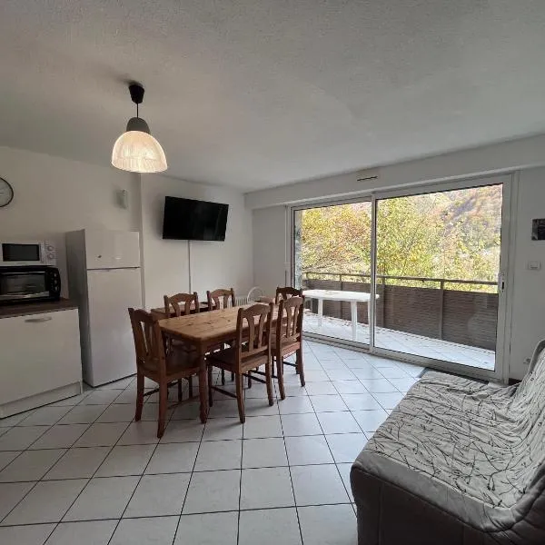 Apartment with view and parking - Fruitière, hotel u gradu 'Cauterets'