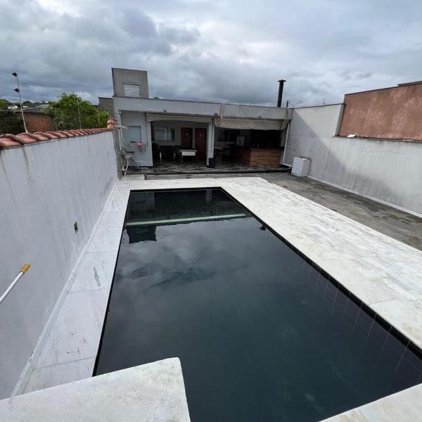 Casa de temporada com piscina e sinuca em Peruíbe