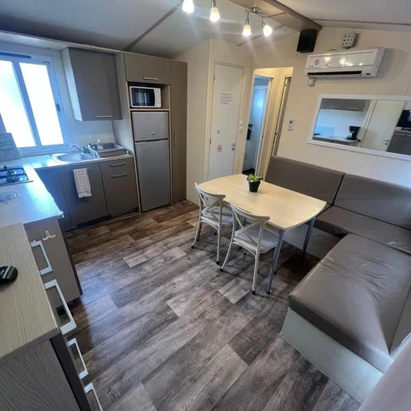 Les mobil homes de NOLY TV CLIM 6places, ξενοδοχείο σε Port-la-Nouvelle