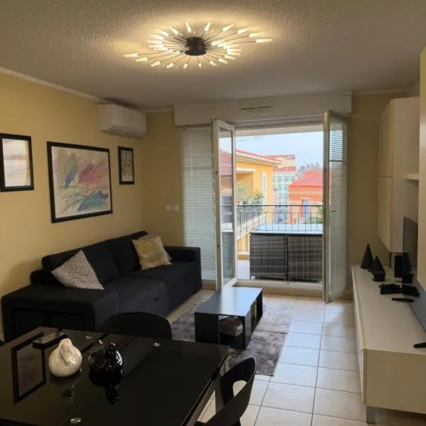 Bilocale Menton centro, terrazzo e parking privato, отель в Ментоне