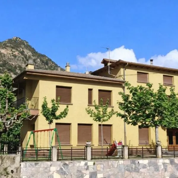 Apartamentos Ésera – hotel w mieście Santa Liestra y San Quílez