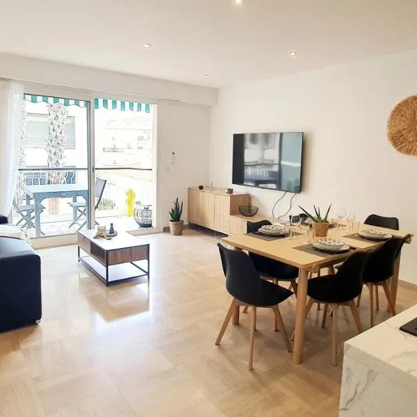 Beautiful apartment 2 bedroom with a view, хотел в Антиб