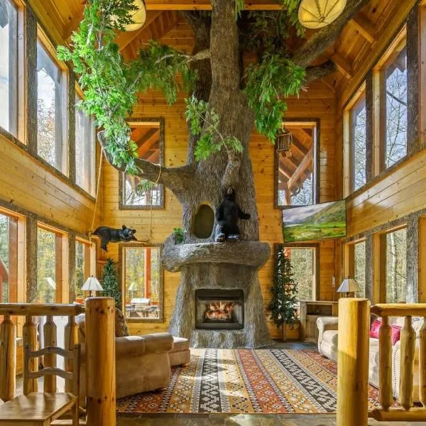 Splashing Treehouse! Private pool-Hot tub!, viešbutis mieste Sevirvilis