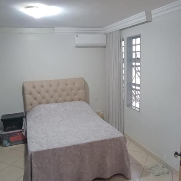 Casa de 4 quartos com piscina e churrasqueira ao lado do aeroporto