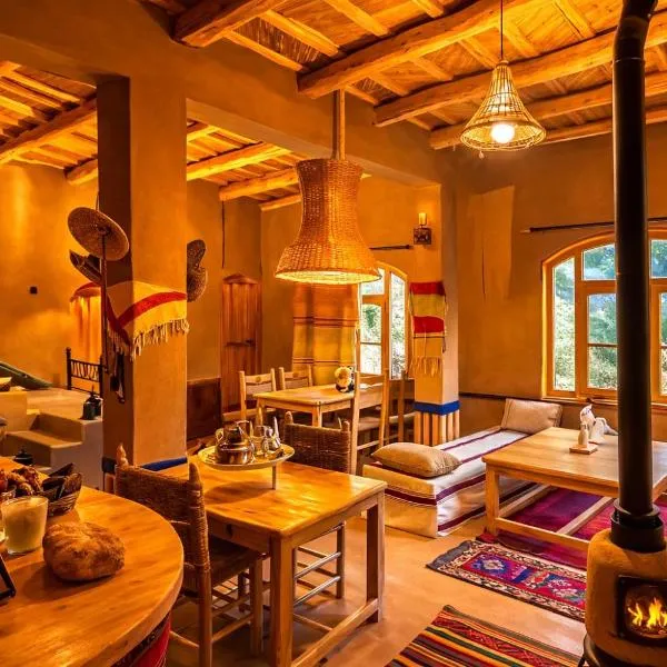 Riad pizzeria Marhaba, hotel en Akhendachou nʼAït Ouffi
