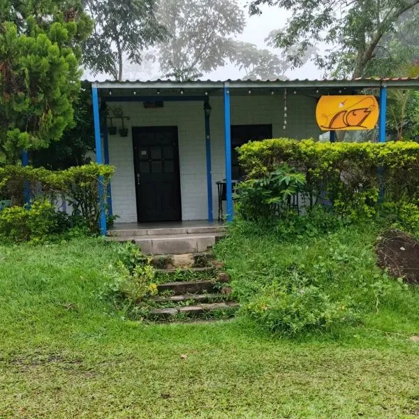 Villa Falian Nido Colibrí โรงแรมในViotá