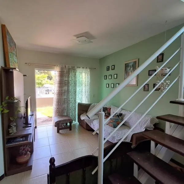 Two-story house 250 meters from Ubatuba beach, hotel di Sao Francisco do Sul