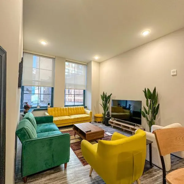 Your Downtown Oasis, Pool Gym in Building Steps from Dining and Top Sights, hotel u gradu Klivlend