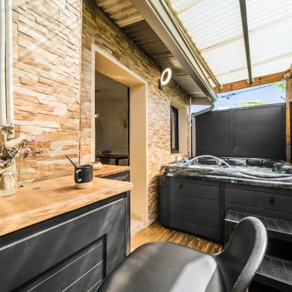 La Fabrik' - Studio avec jacuzzi privé à La Réunion, Hotel in Le Tampon