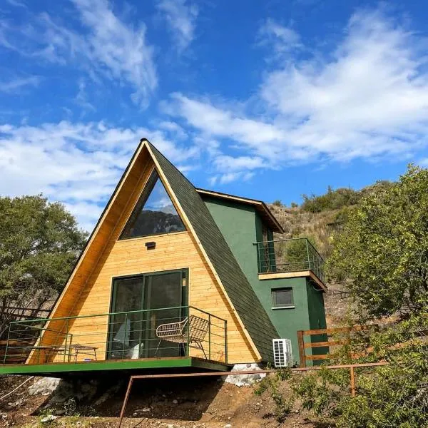 Warm Family Glamping Cabin with Kids Playground, viešbutis mieste Arakapas