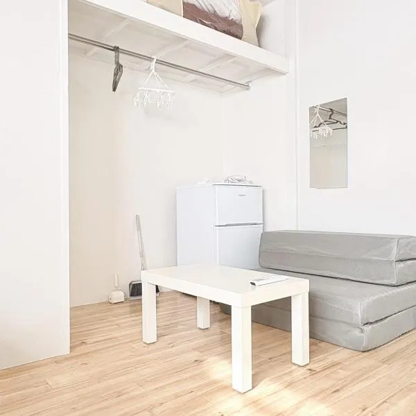 Private Apartment 5 Min to Narita Station 10 Min to Airport Washer & Dryer FUDOHAIM, hotel in Narita