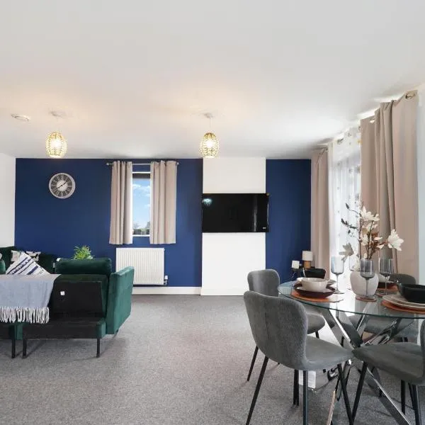 Heathrow Gateway Apartments with Underground Parking, hotel en Colnbrook
