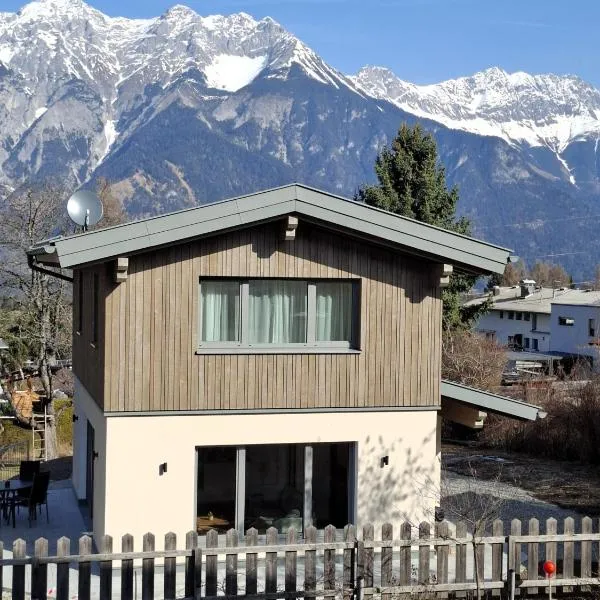 Cute House with terrace and garden, hotel in Innsbruck