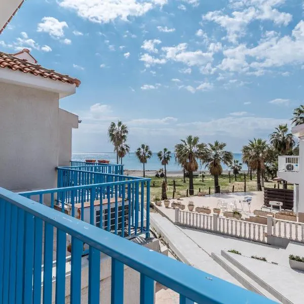 Beach Escape Beachfront Apartment, hotel em Pyla