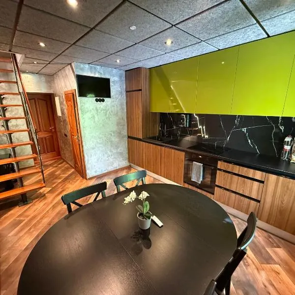 BRIVIBAS RESIDENCE - WAVE, free PRIVATE parking, free WIFI, self check-in, hotel di Rīga