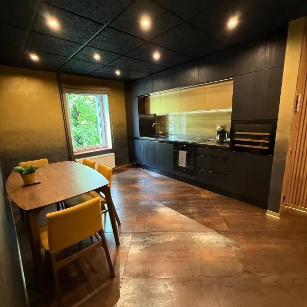 BRIVIBAS RESIDENCE - SUNSET, free PRIVATE parking, free WIFI, self check-in, hotel in Rīga