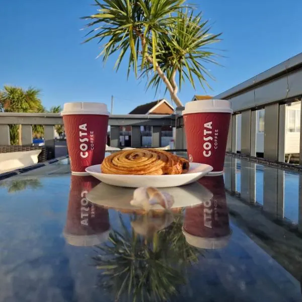 Seaside Holiday Home Inside a Resort, hotel din Selsey