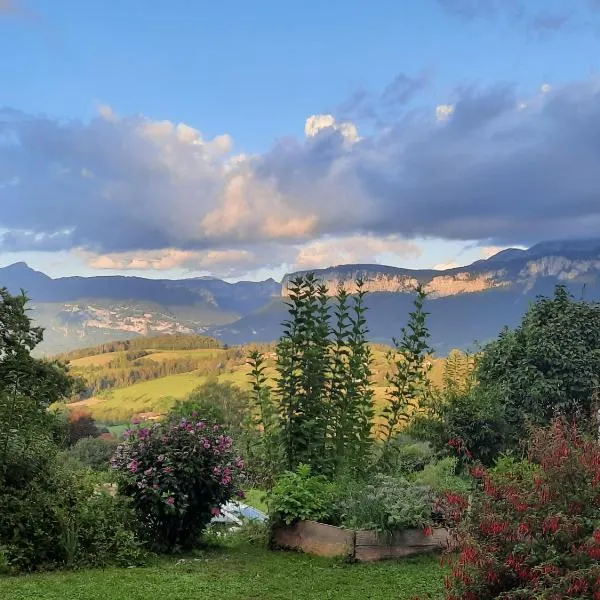 Maison au calme en Chartreuse – hotel w mieście Miribel-les-Échelles