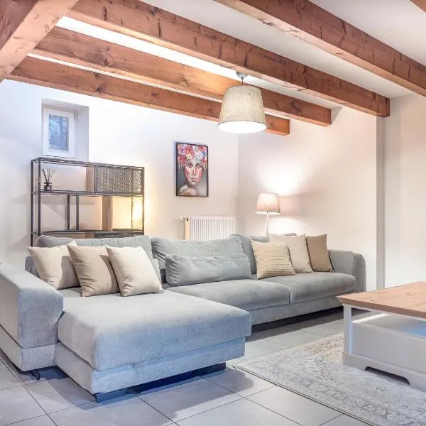 Résidence de 80 m2 avec balcon & cour alsacienne - début Route des Vins, hotel em Marlenheim