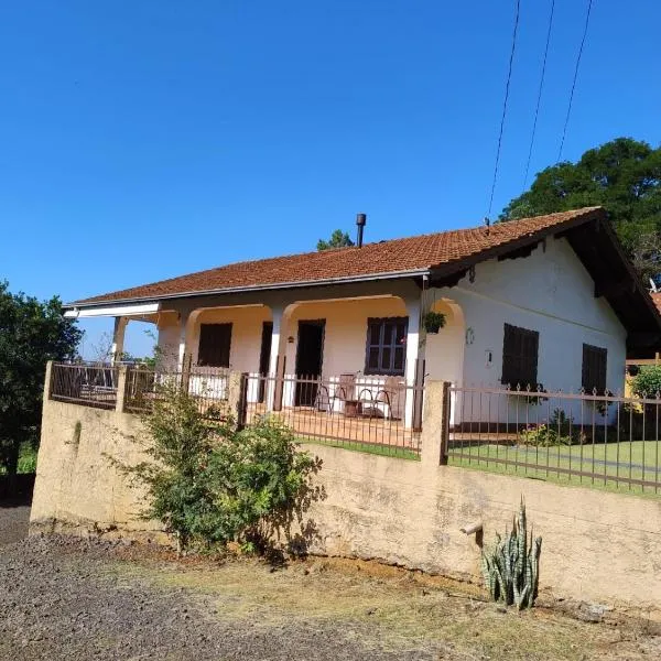 Casa tranquila com charme Europeu, Hotel in Treze Tílias