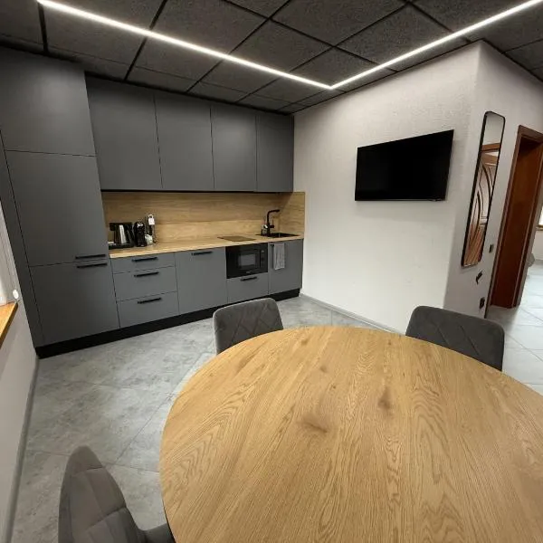 BRIVIBAS RESIDENCE - NORTH & SOUTH, free PRIVATE parking, free WIFI, self check-in, hotel din Riga