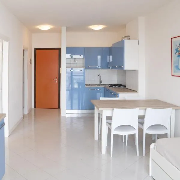 Appartamento Vista Mare con Piscina Lignano Sabbiadoro MV7, hotel u gradu Linjano Sabjadoro