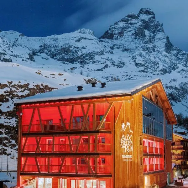 Aux Pieds du Roi - Suite & Spa: Breuil-Cervinia'da bir otel