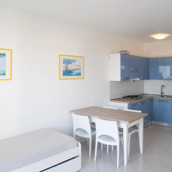 Appartamento Vista Mare con Piscina Lignano Sabbiadoro MV8, hotel u gradu Linjano Sabjadoro