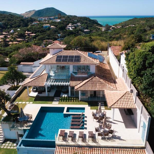 Casa com Piscina e Vista na Praia da Ferradura