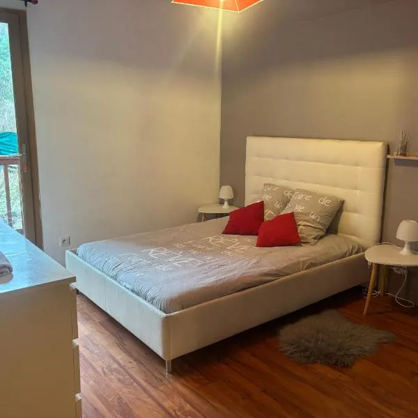 Chambre Serres Ponçon, hotel i Savines