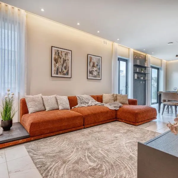Tal-Għoqod에 위치한 호텔 6BR luxury villa with Pool & Hot tub - 2Living rooms & 10Bathrooms