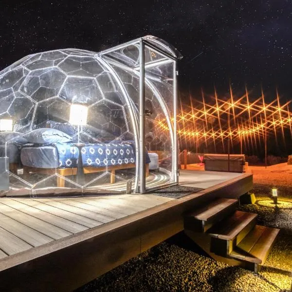Stargazing Retreat with Hot Tub Deck Hammocks BBQ, hótel í Glendale