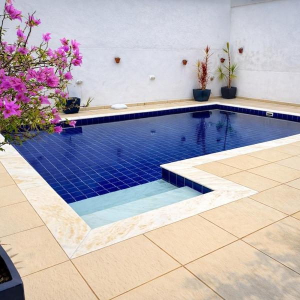 CASA COM PISCINA l 5 MINUTOS DA PRAIA