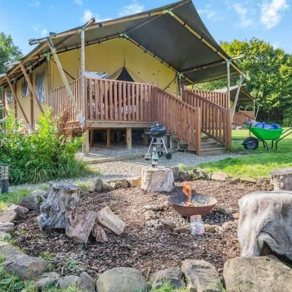 Little North Field Family Safari Tent Glamping near Harrogate، فندق في هاروغايت